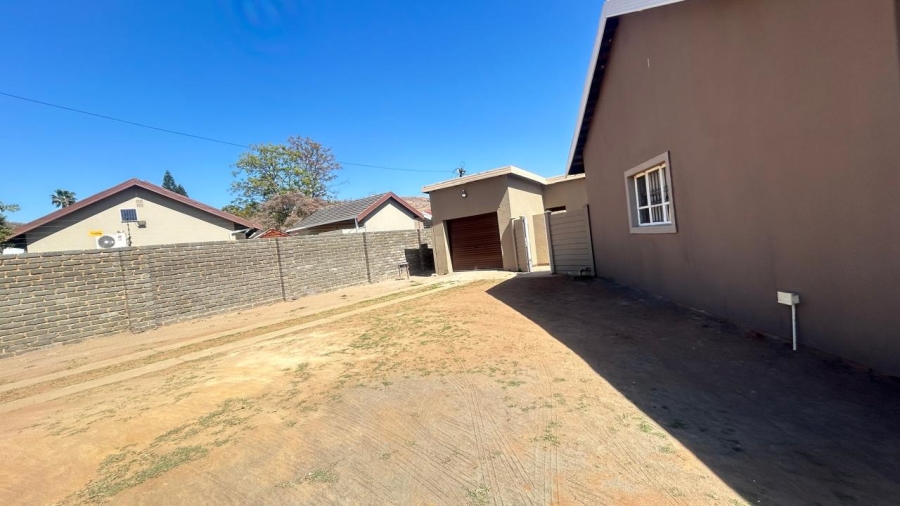 6 Bedroom Property for Sale in Protea Park North West